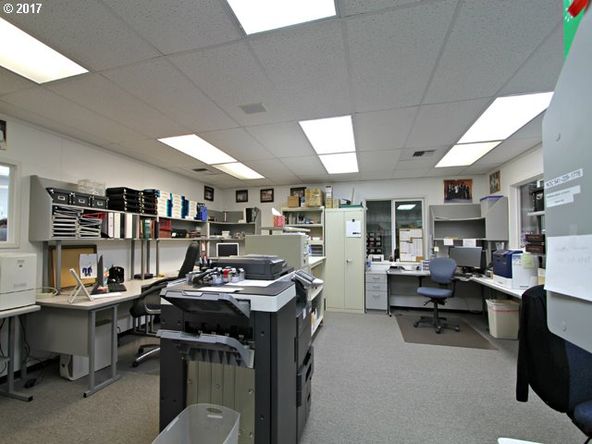 329 E Happy Valley Rd, Roseburg, OR 97471